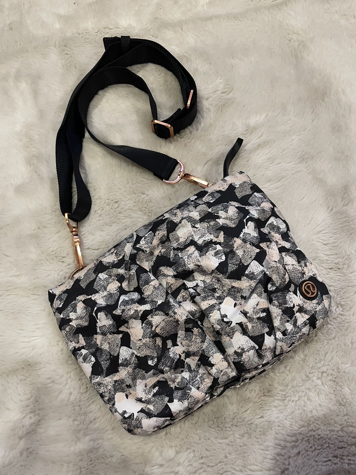 Lululemon Hip To Be Free Bag Mystic Jungle Butter Tan Black