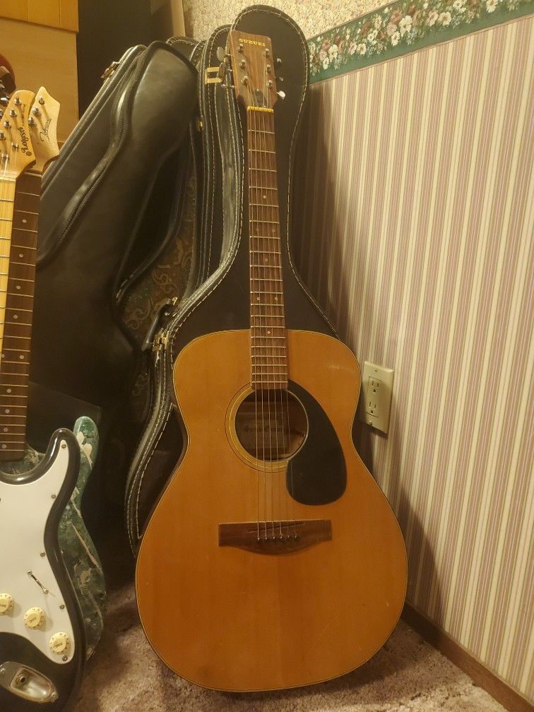 ACOUSTIC GUITAR SUZUKI