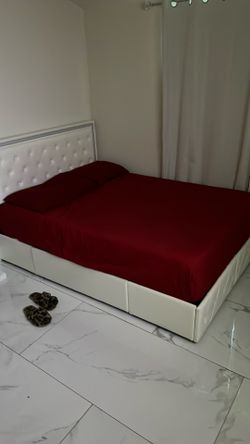 Beautiful white bed frame￼