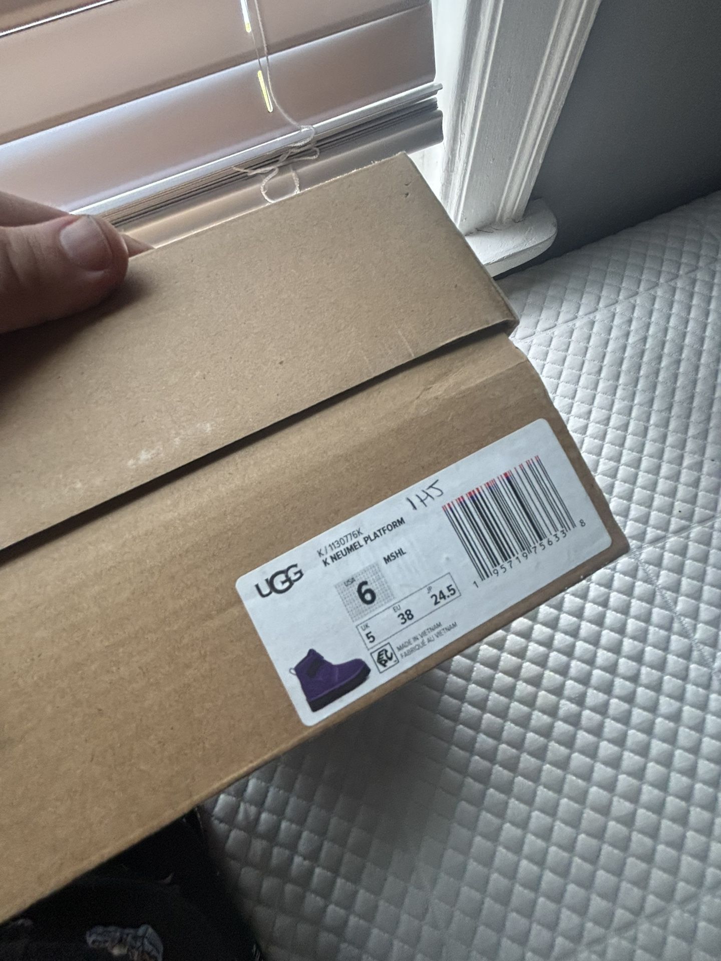 Uggs Size 6 In Women