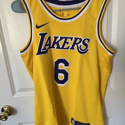 LeBron James Los Angeles Lakers Nike 2021/22 #6 Swingman Jersey - Gold - Icon