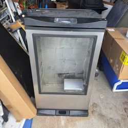 Electric Smoker By Masterbuilt