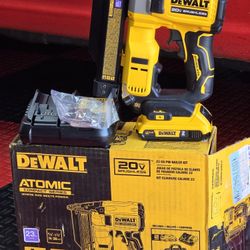 New DEWALT ATOMIC 20V MAX Lithium lon Cordless 23 Gauge Pin Nailer Kit with 2.0Ah Battery and Charger