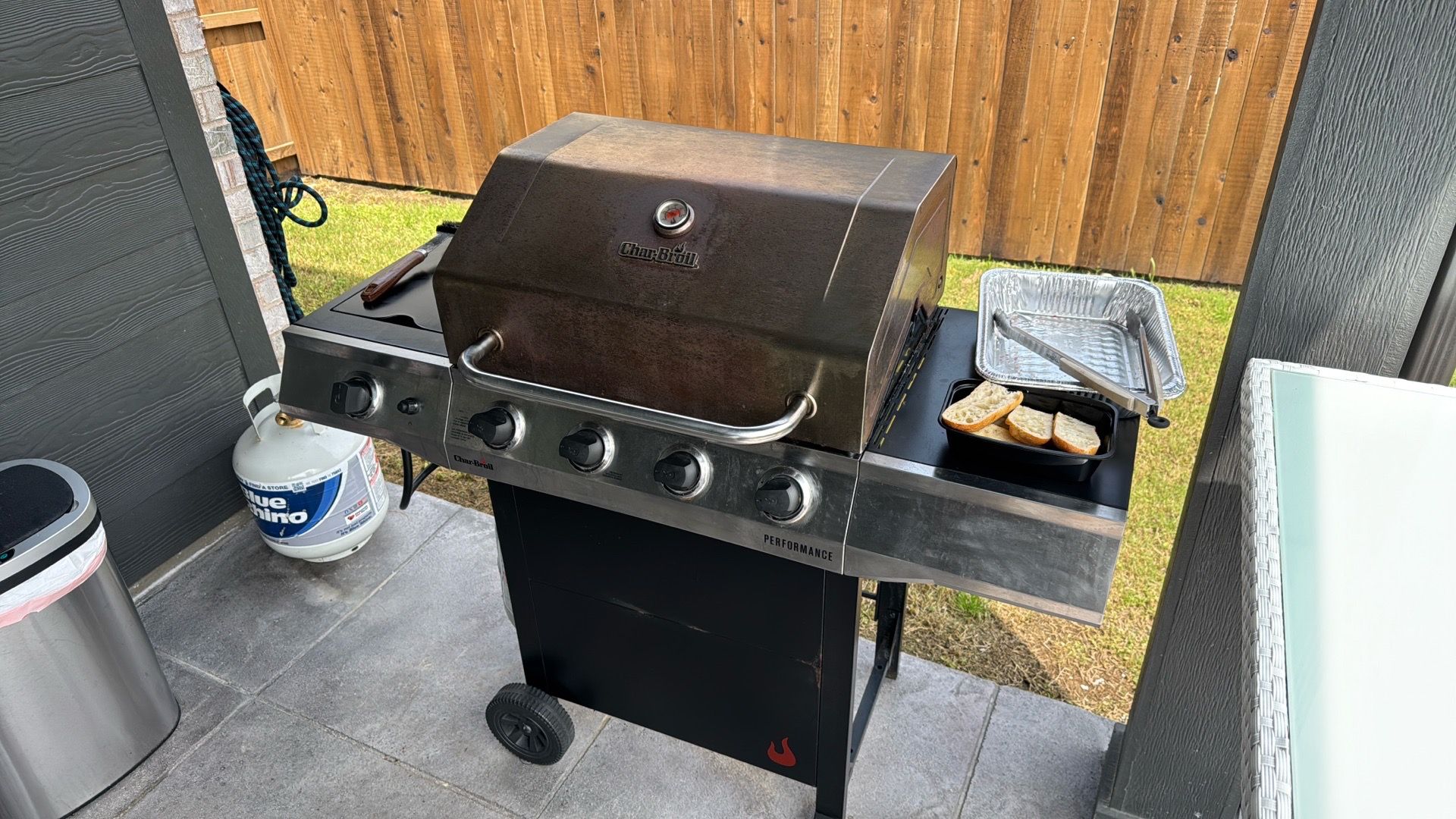 Bbq grill charbroil