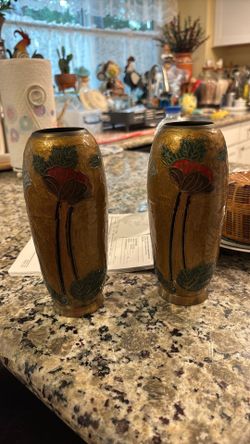 Twin Vases 