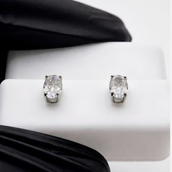VVS1 Moissanite 0.5 CT stud earrings (1 left)