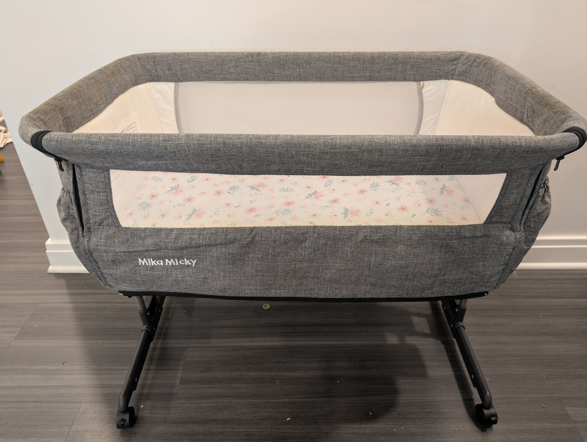 Mika Micky bedside sleeper (next to me bassinet)