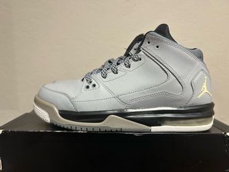 Kids Jordan size 6.5.  40$ like new
