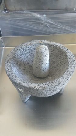 Molcajete de piedra hecho en mexico