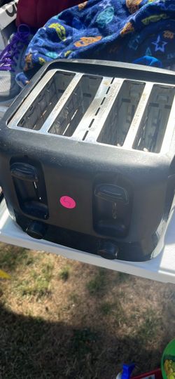 Black 4-Slice Toaster