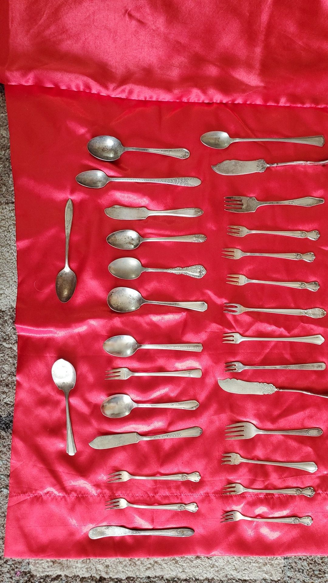 Miscellaneous pieces of silver plated flatware