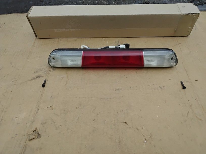 Nice 2004 To 2012 Chevy Colorado Pickup Truck 3rd Brake Light & Cargo Lamp OEM Like New.
