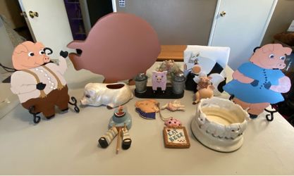 VINTAGE KITCHEN PIG DECOR