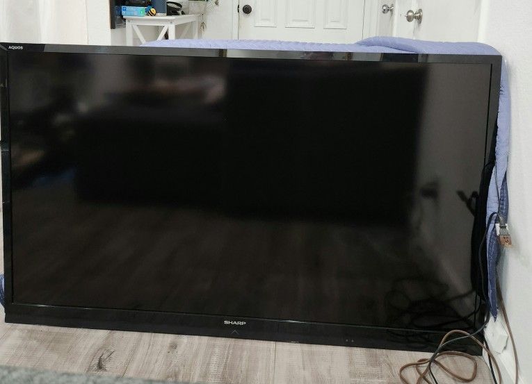SHARP TV  60 in 1080p