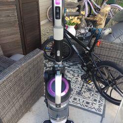 I N N O V A/Upright Vacuum