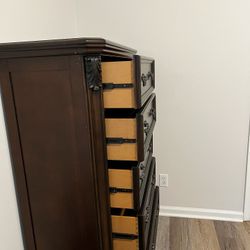 Extra DURABLE Cherry Oak 5 Drawer Dresser EXCELLENT condition 