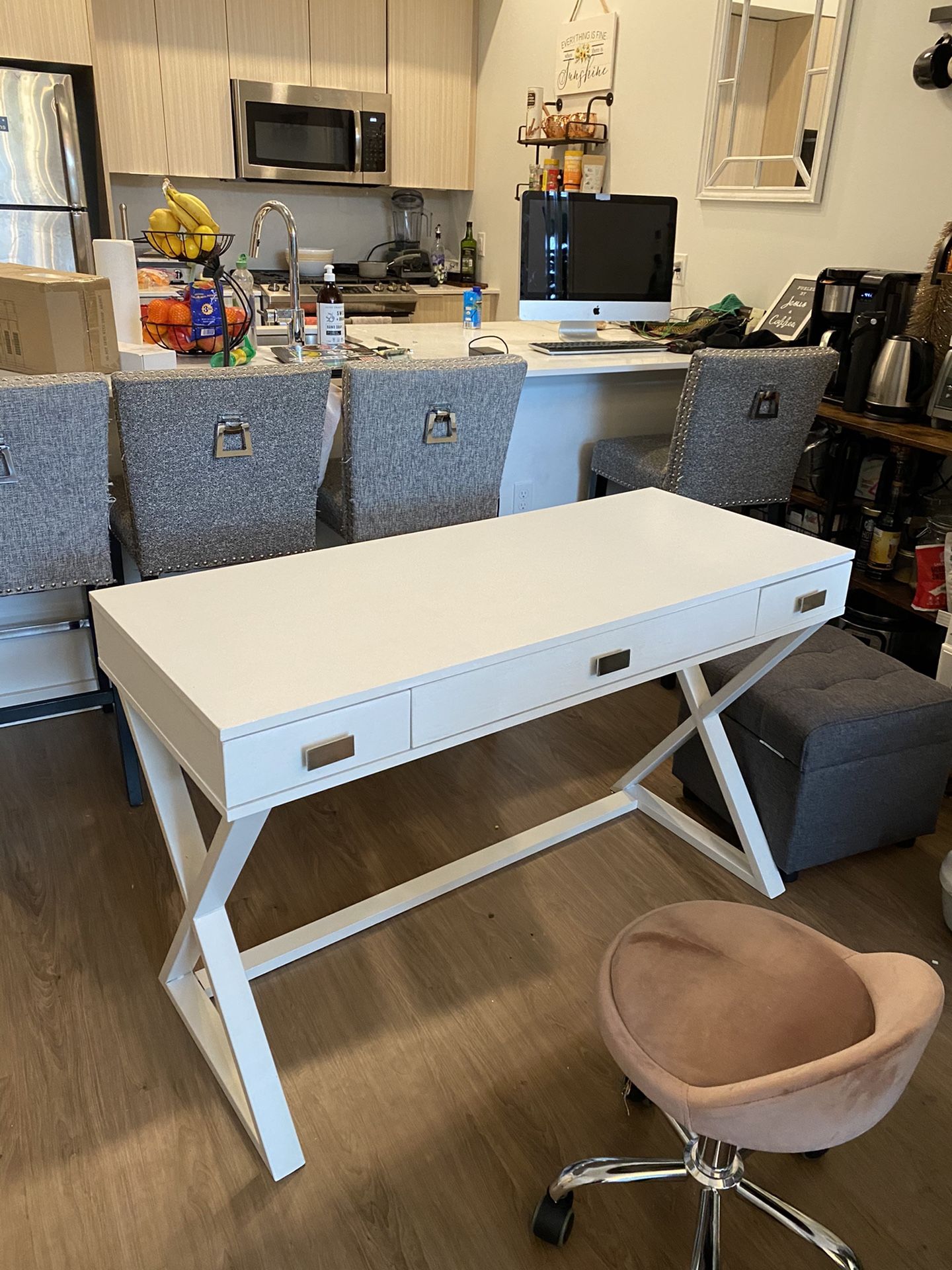 White Desk for Sale in Redmond, WA OfferUp