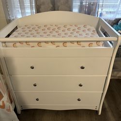 Crib, Changing table with dresser & pad