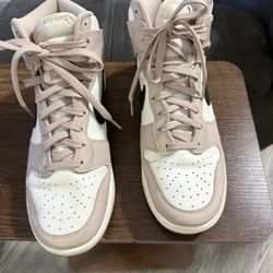 Women Nike Dunk Size 91/2