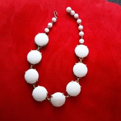 White 50's Vintage Choker Necklace