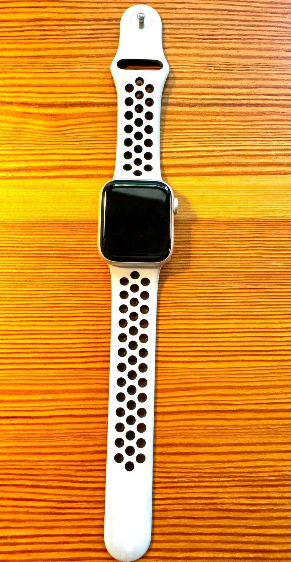 Apple Watch SE Nike 1st gen ( perfect condition )