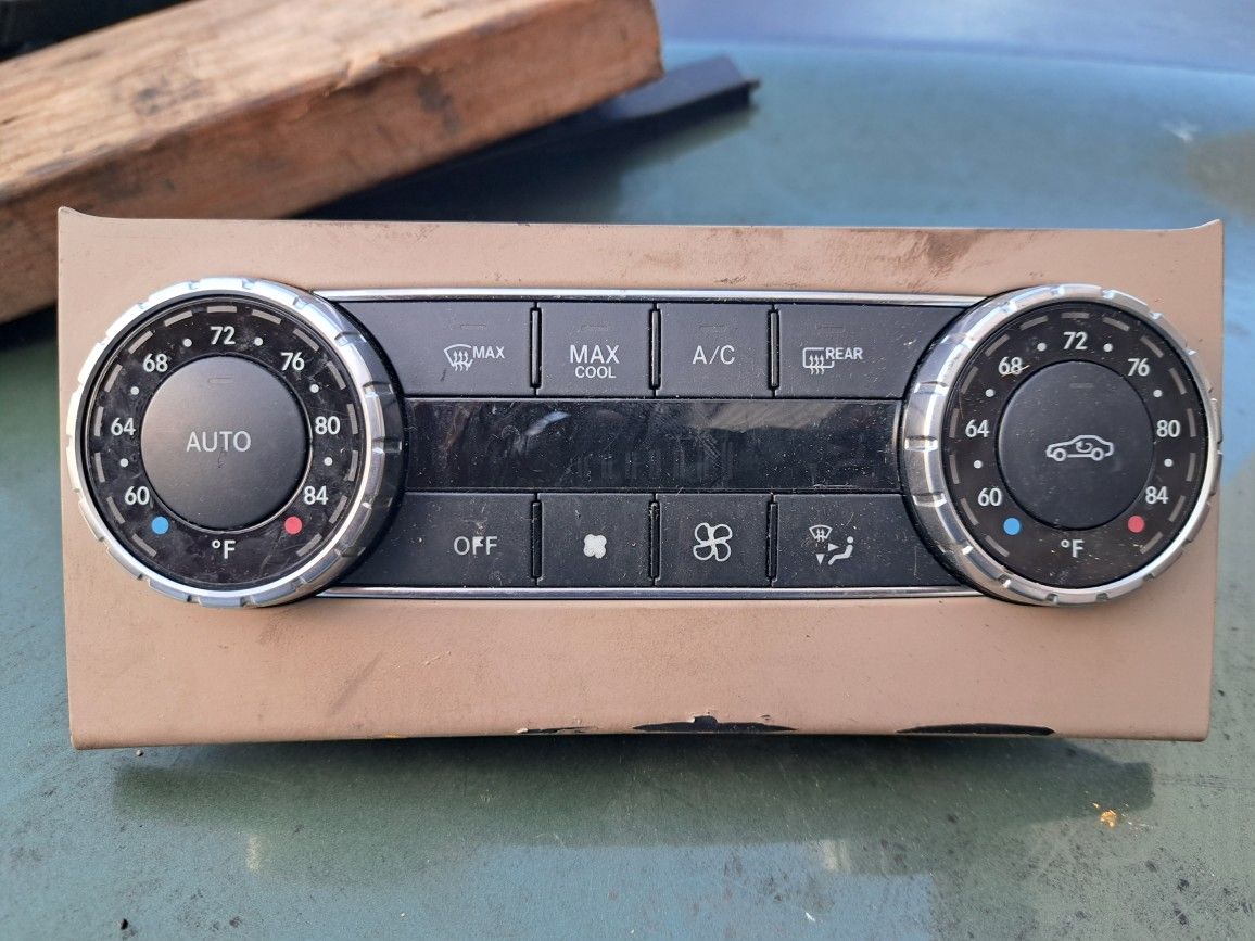 Mercedes-Benz OEM Digital Climate Controls Panel