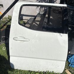 Toyota tacoma door