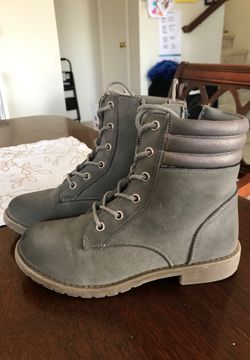 Girls boots- size 1