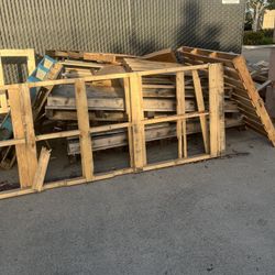 FREE Pallets & Scrap Wood – First Come, First Serve
