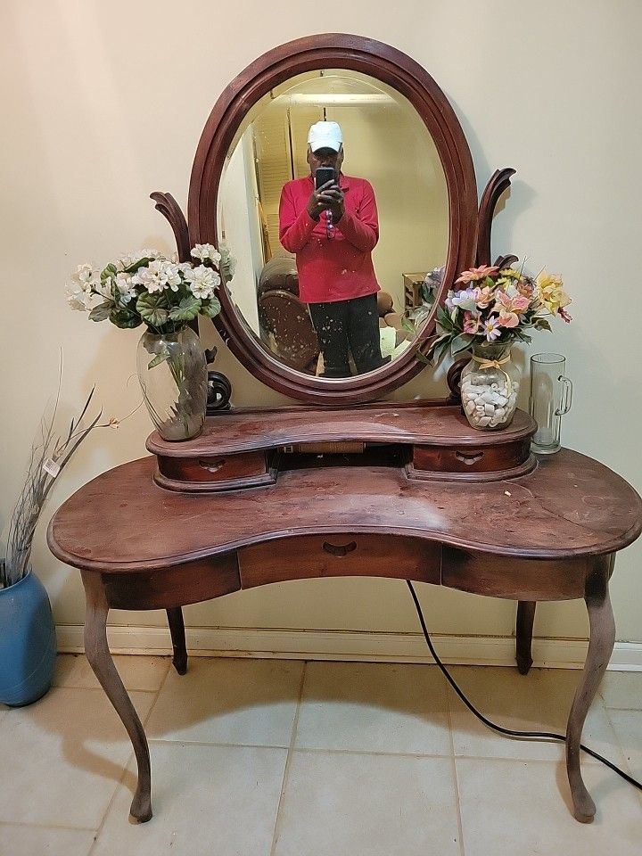 Table Antique With mirror