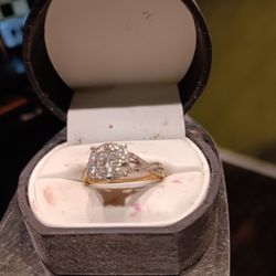 0.90 Carat Diamond Engagement Ring. 