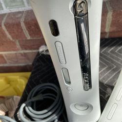 Microsoft XBOX 360 W/ Cords . Powers On 