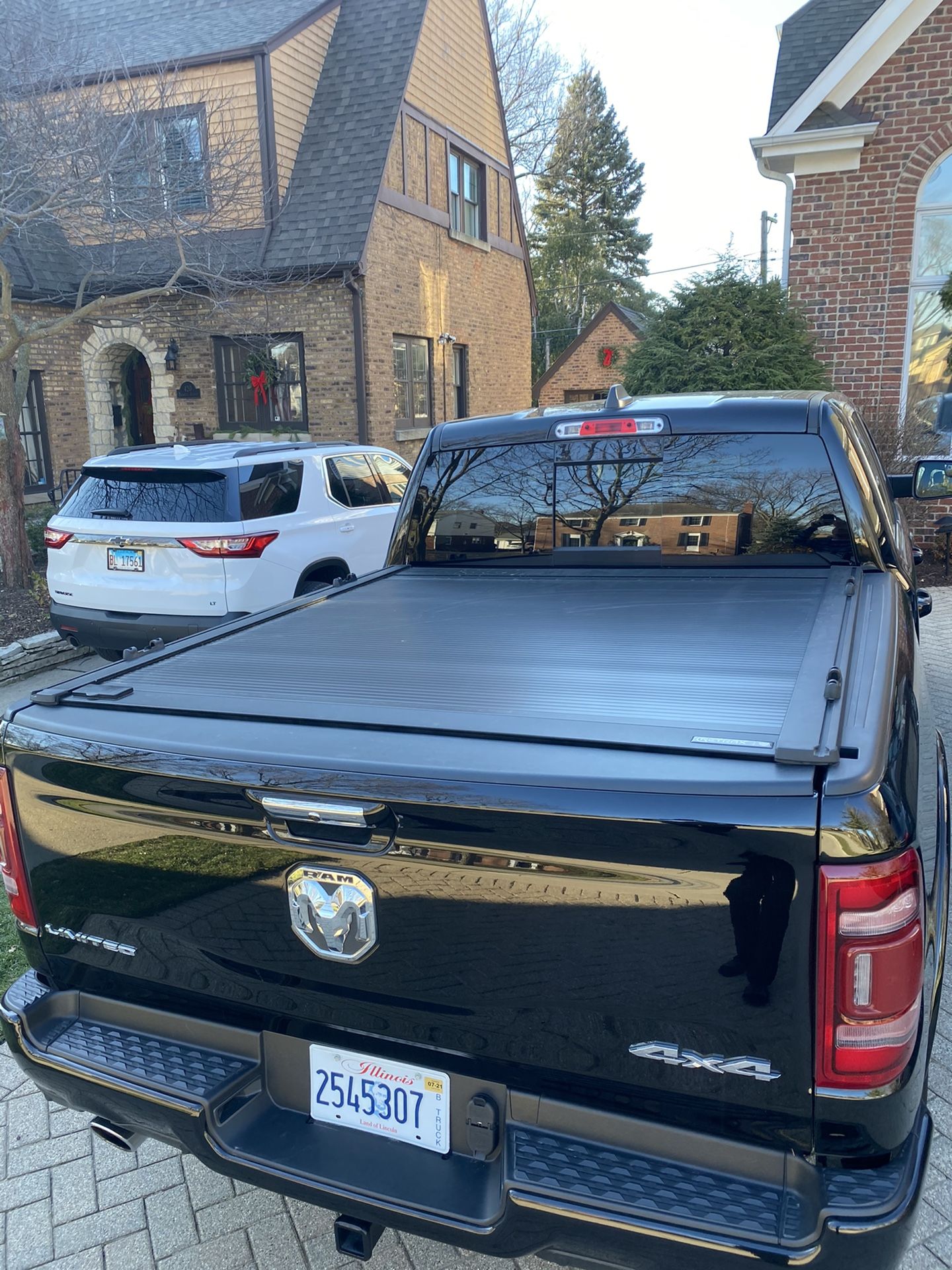Truck Bed Cover And Rack - RetraxOne / Yakima