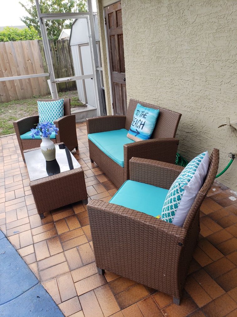 Patio furniture/outdoor furniture/patio set/outdoor set/patio seating/outdoor seating set/balcony set/muebles de patio balcon o terraza.