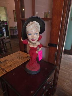 Mae West statuette