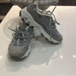 Woman’s Skechers Tennis Shoes 