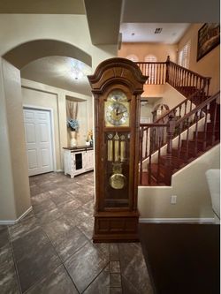 Beautiful Ridgeway grandfather clock in excellent condion