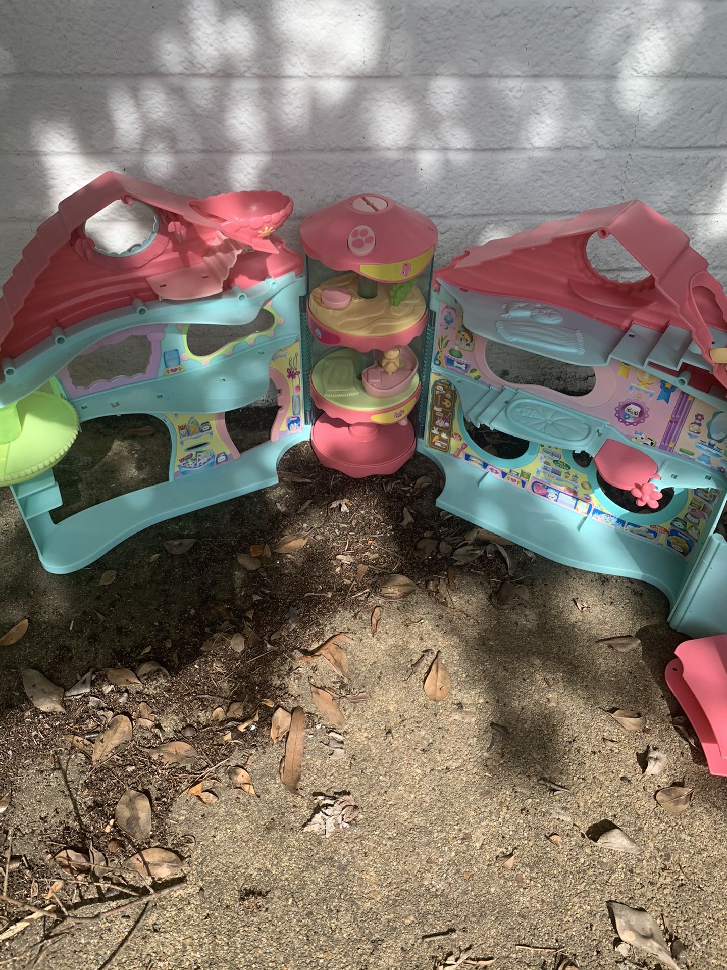 Biggest littlest pet shop foldable house and vehicle lot