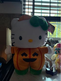 hello kitty greeter