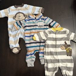 3 Fleece newborn Outfits 