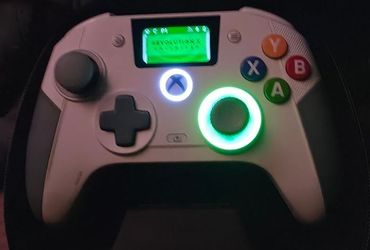 Best xbox wired/wireless /Bluetooth controller on mkt still not being sold on amazon til Oct be one of the first to own and check out my insane offer