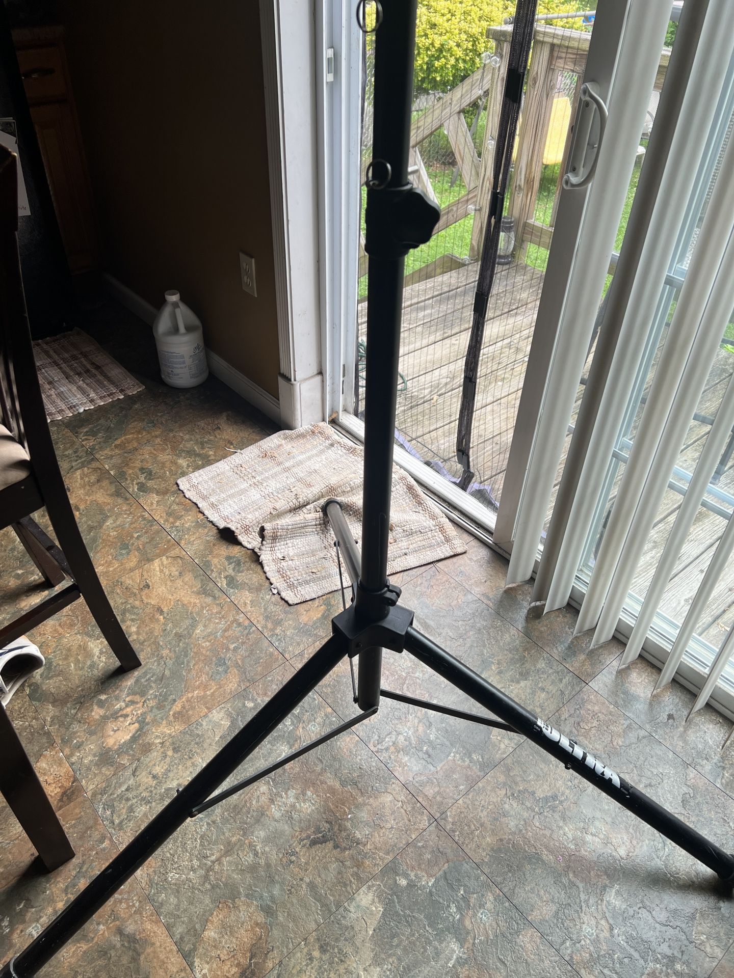 Dj speaker stands