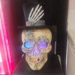 Christian Soriano Cabeza De Calavera Con Sombrero 18" Con Luz LED 