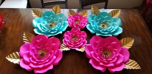 Paper flowers and paper roses. Flores de papel