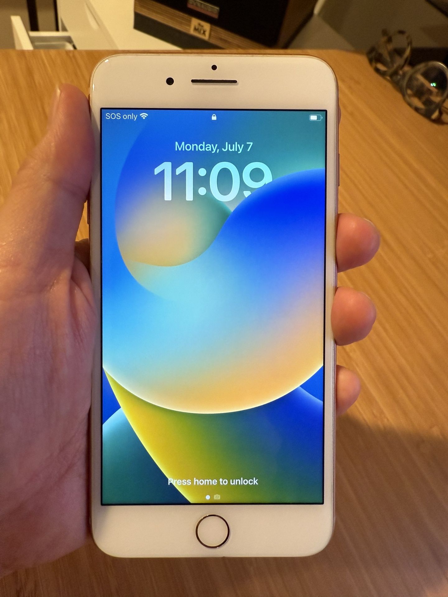 iPhone 8 Plus, 256Gb, Unlocked, Mint condition, 82% battery