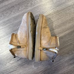 Ugg size 11 kids mini chestnut