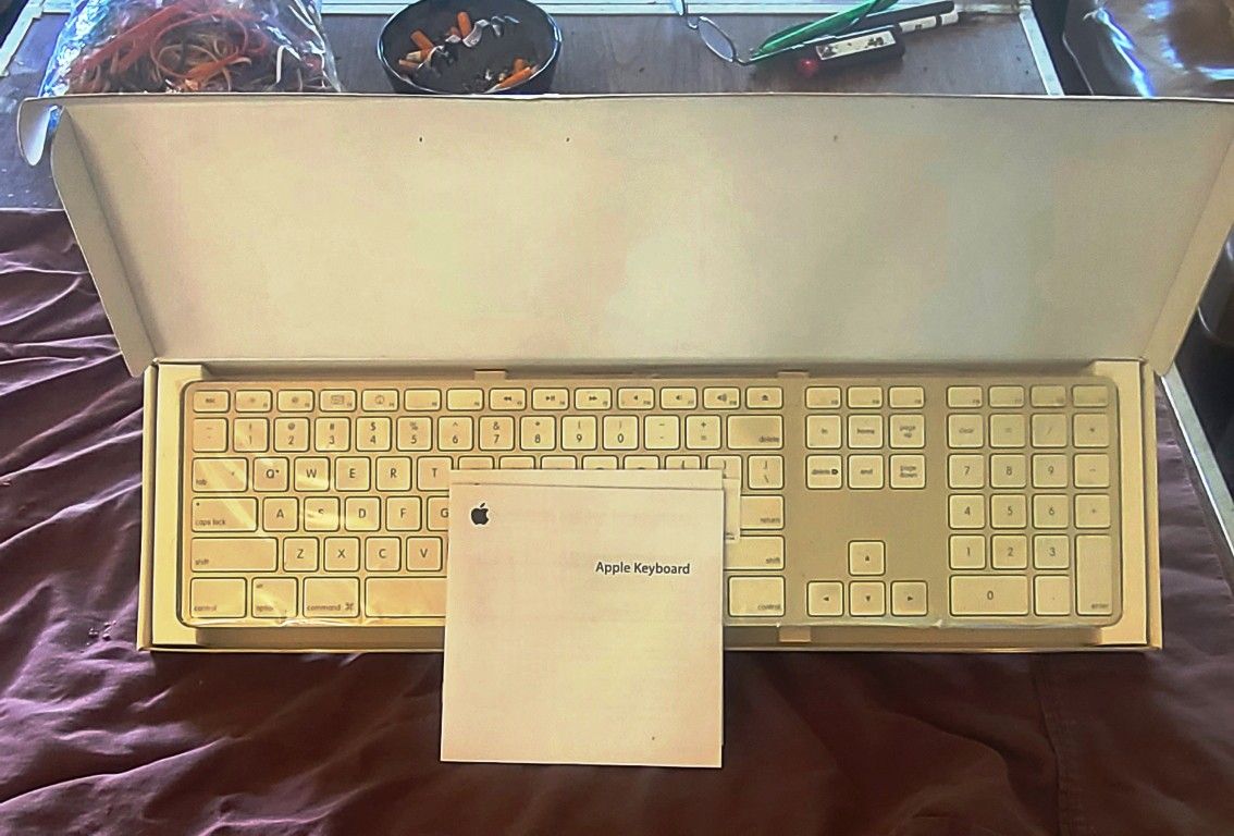 APPLE WHITE ALUMINUM USB WIRED KEYBOARD A1243 IMAC, MAC MINI, MAC PRO