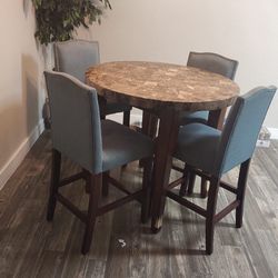 Dining Table , Mirrors And Carpets 