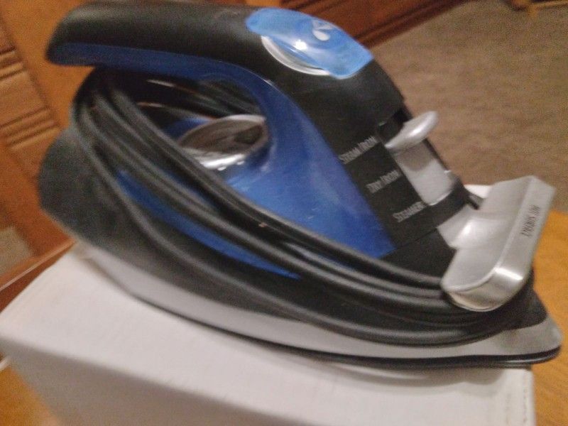 Hamilton Beach 2 N 1 Clothes Steam Iron