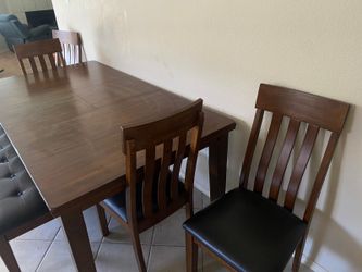 Modern Dining Table Set with Bench – Excellent Condition
